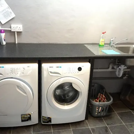 2 Bed In Sz514